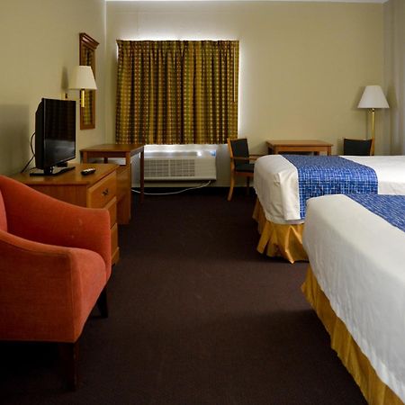 Travelodge By Wyndham St. Louis Berkeley Esterno foto