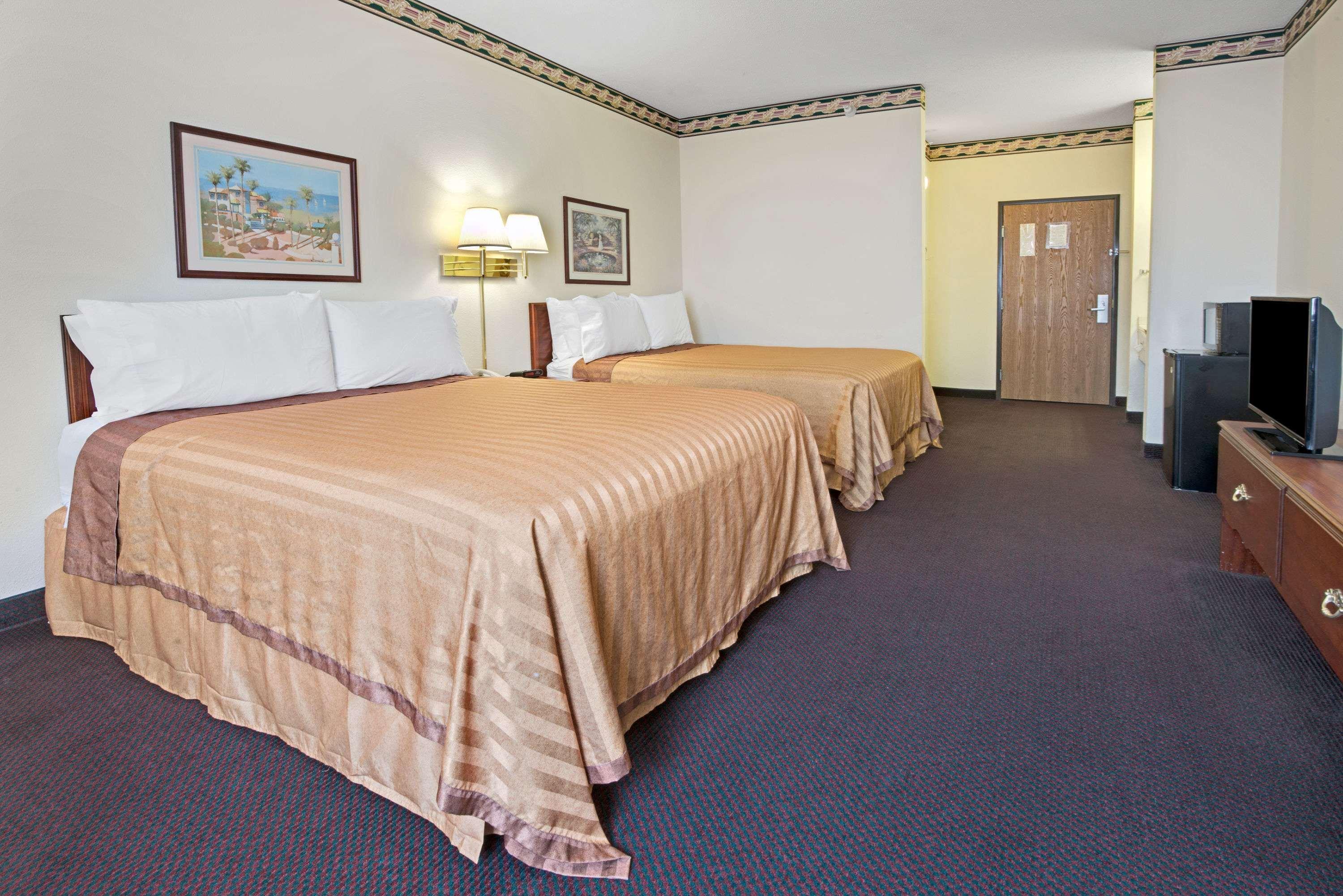 Travelodge By Wyndham St. Louis Berkeley Esterno foto