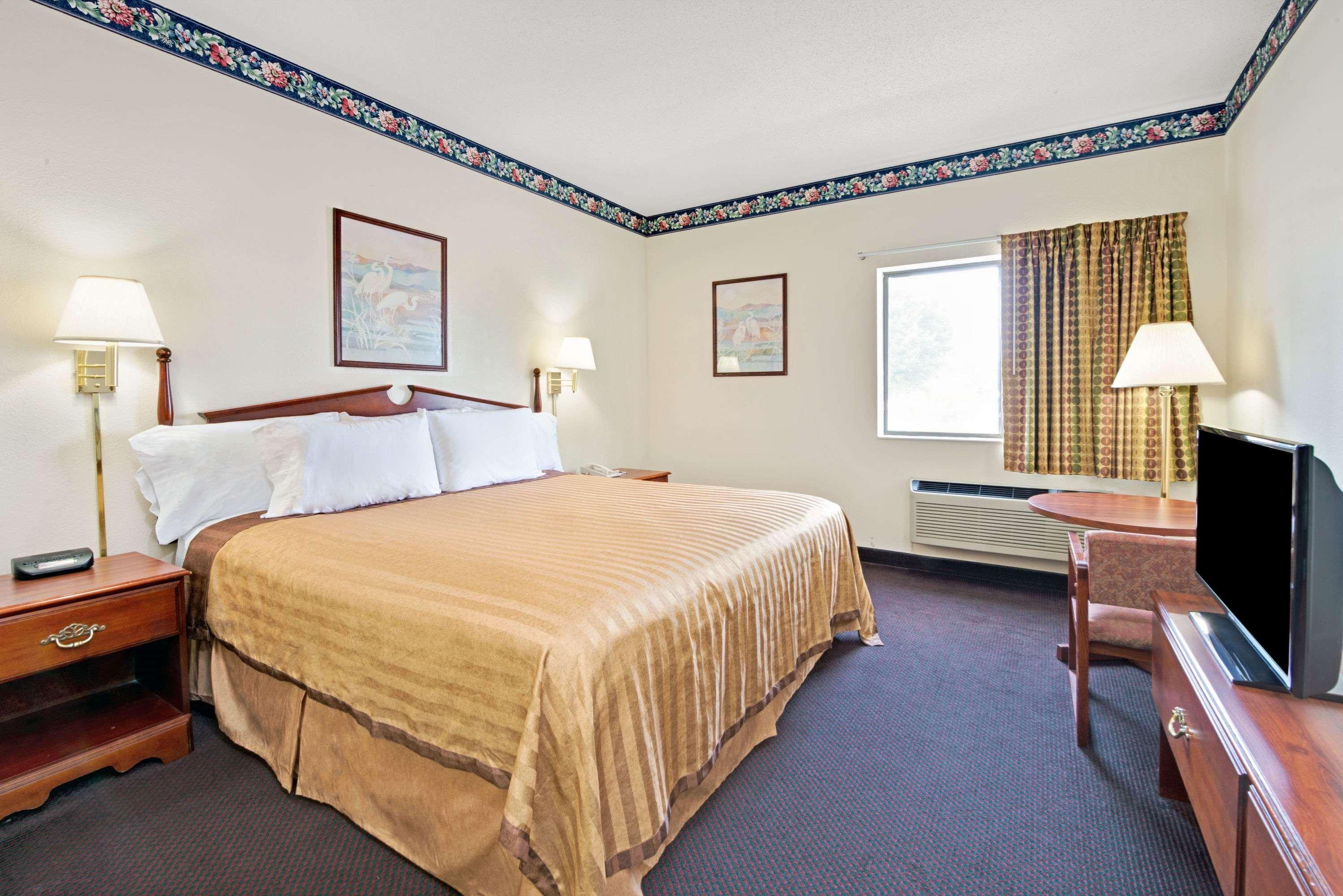 Travelodge By Wyndham St. Louis Berkeley Esterno foto