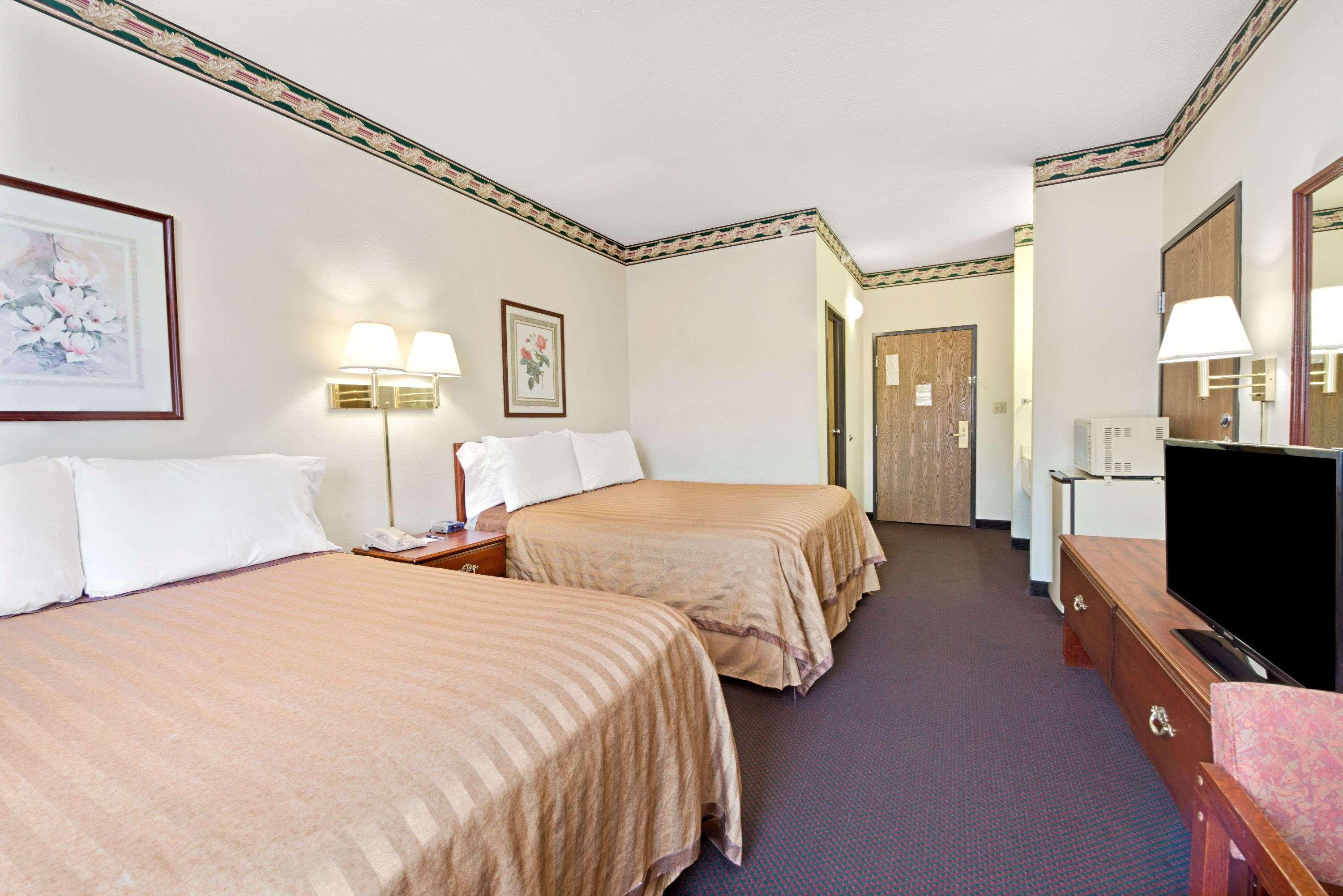 Travelodge By Wyndham St. Louis Berkeley Esterno foto