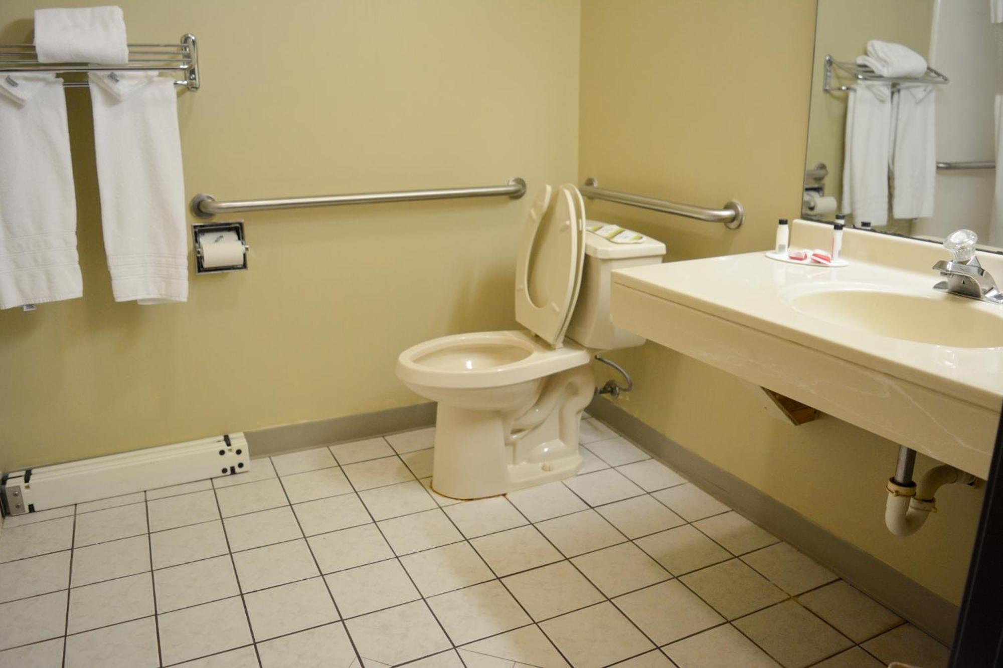 Travelodge By Wyndham St. Louis Berkeley Esterno foto
